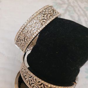 Bracelet/looks like real diamonds!
